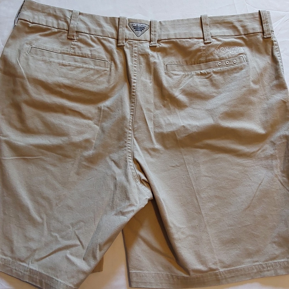 Columbia‎ PFG Shorts Women's Size 14 Stretch Khaki 8" Outdoors Fishing - Picture 11 of 11